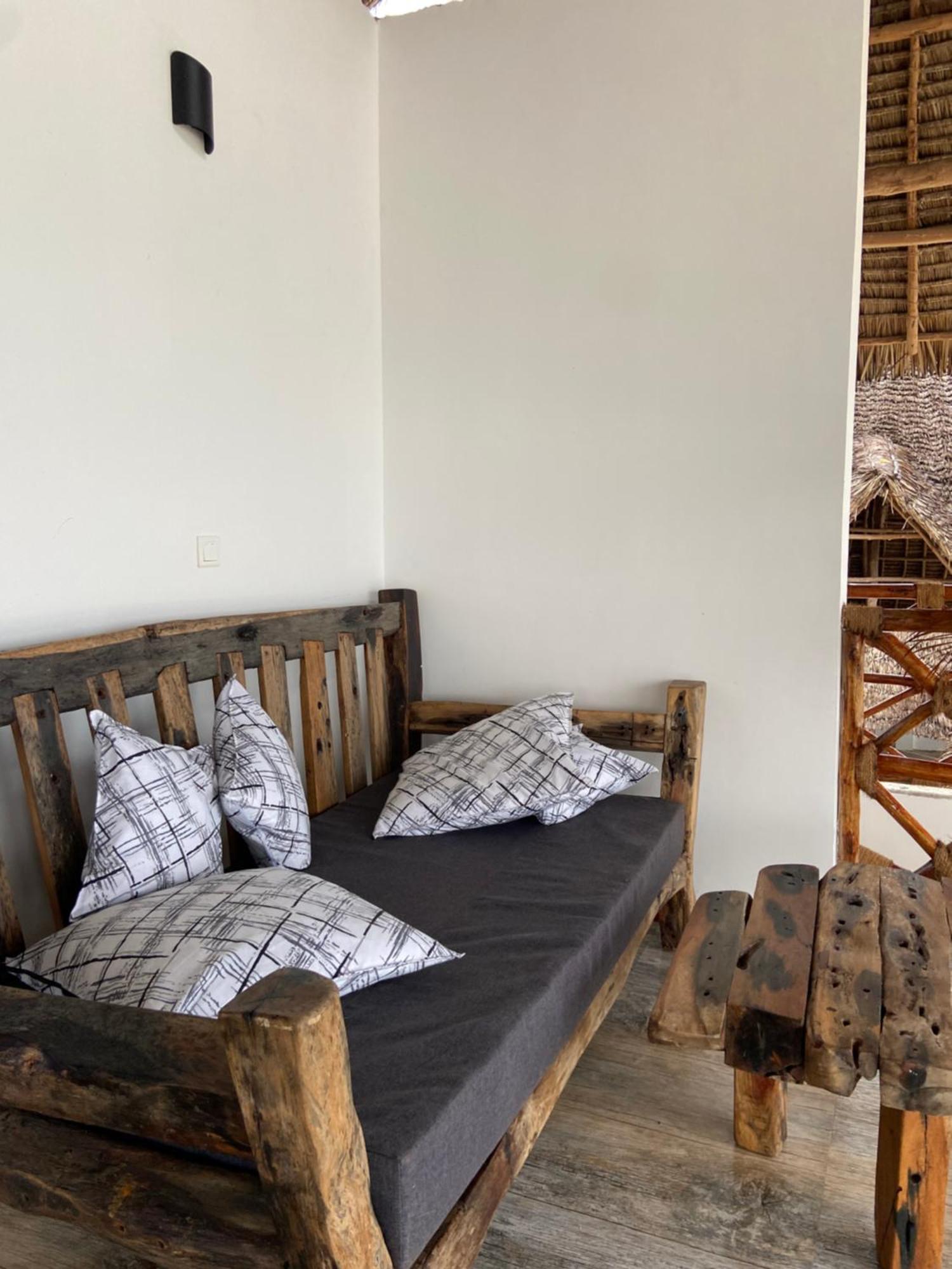 Bed and Breakfast Waka Waka Пвани-Мчангани Экстерьер фото